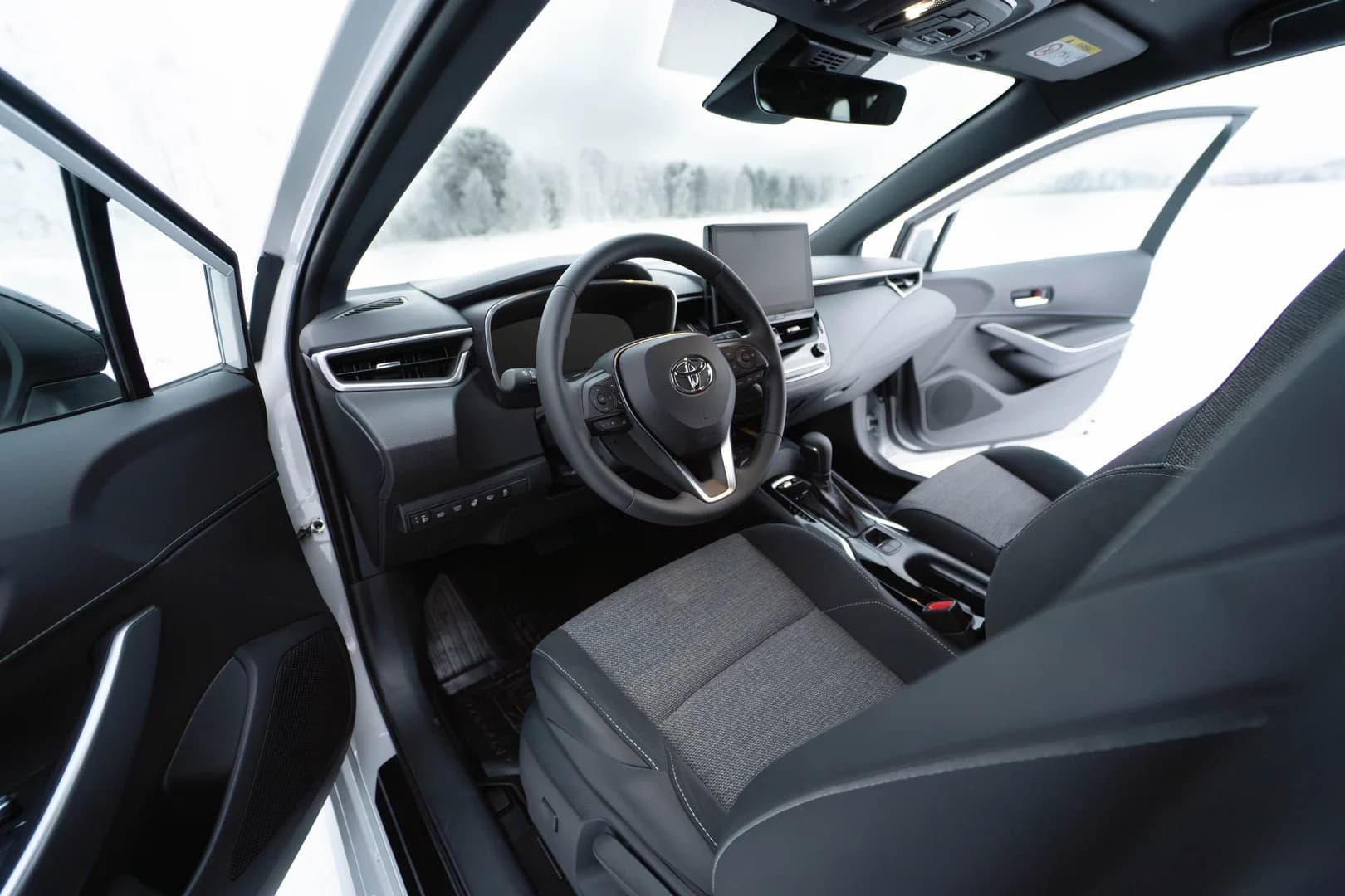 Winter adventure with car hire in Rovaniemi